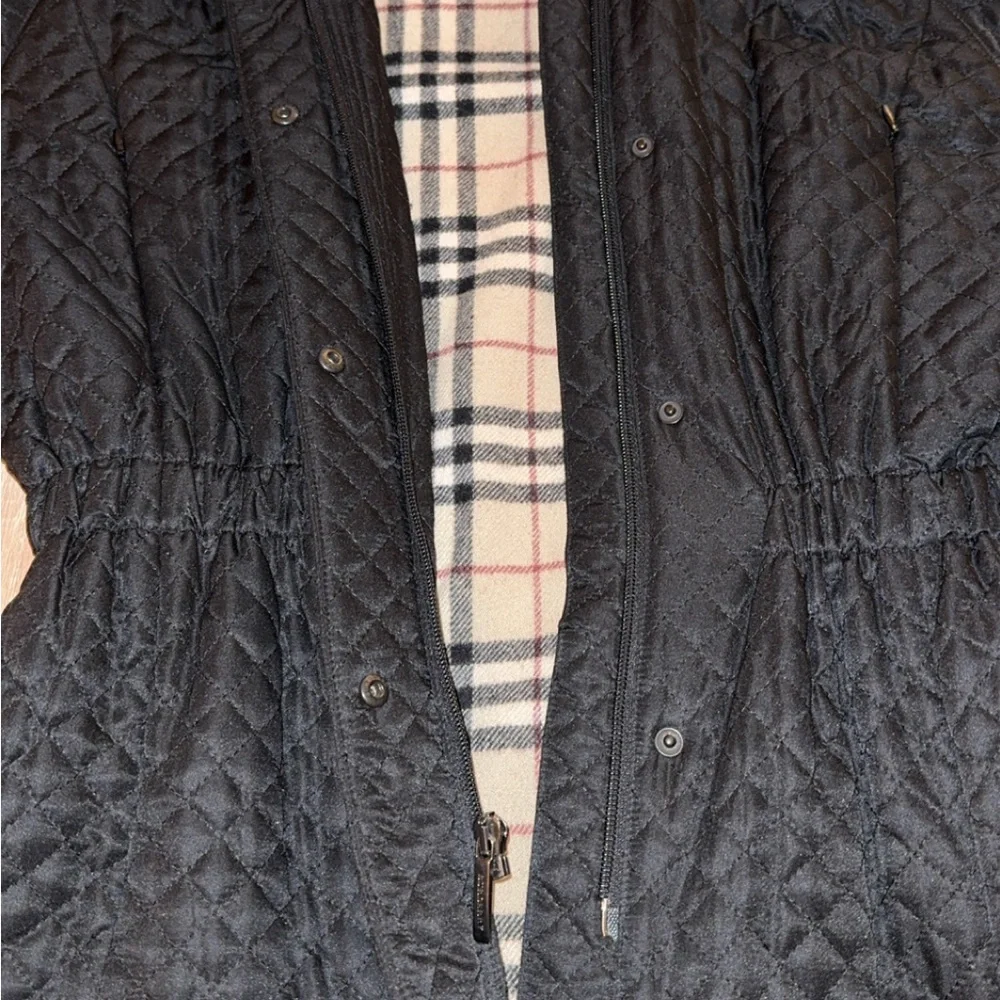Authentic Burberry Black Quilted Raccoon Fur Hood Cinch Waist Jacket Small‎